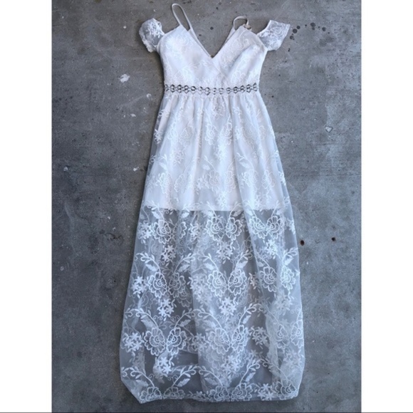 Charlotte Russe Dresses & Skirts - Charlotte Russe white boho cold shoulder dress